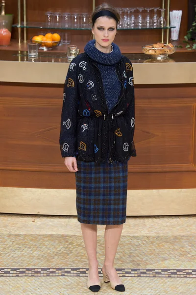 Look 19